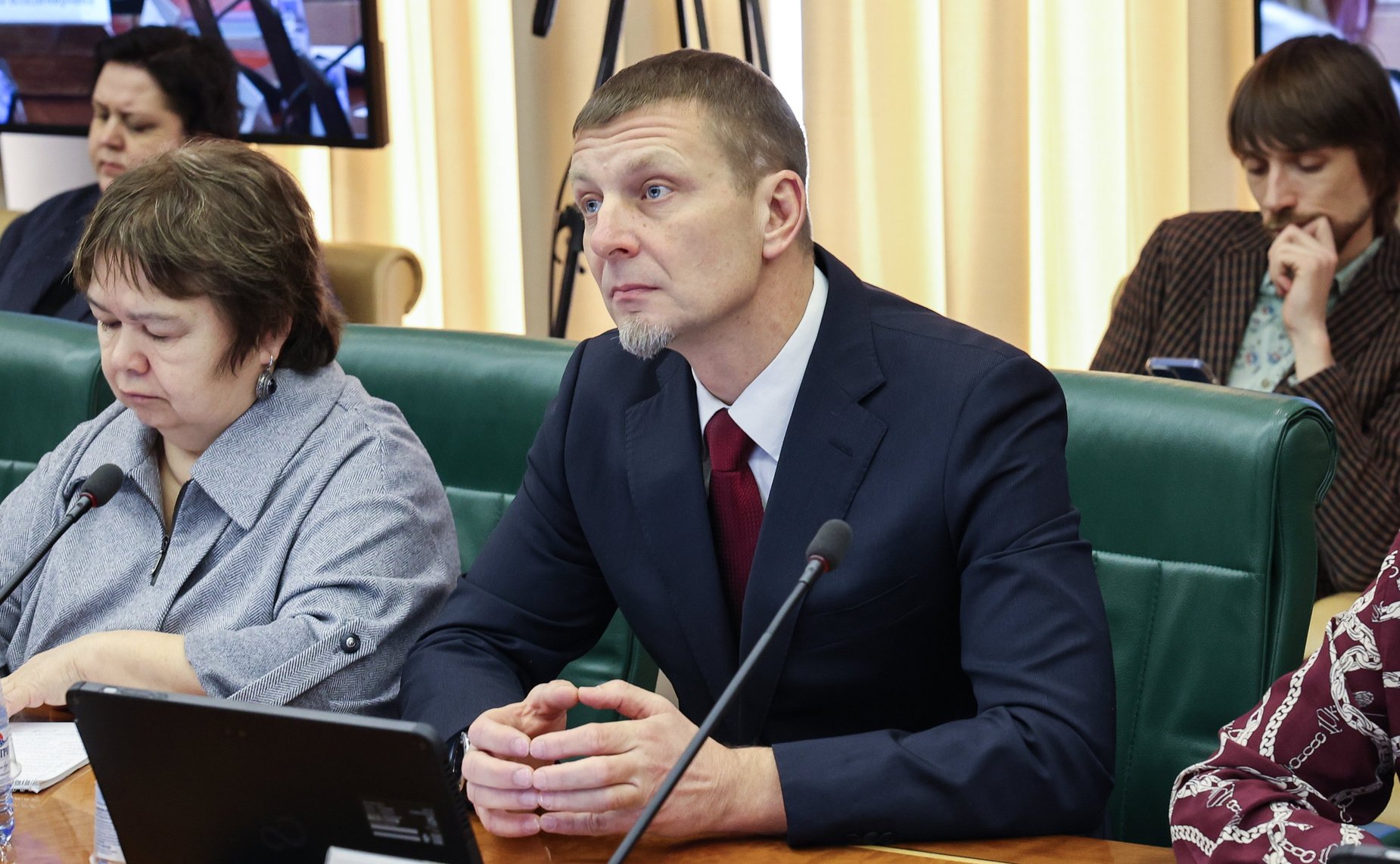 Круглый стол Комитета Совета Федерации по науке, образованию и культуре на тему «Актуальные вопросы воспитания детей дошкольного и младшего школьного возраста посредством приобщения к литературному наследию»