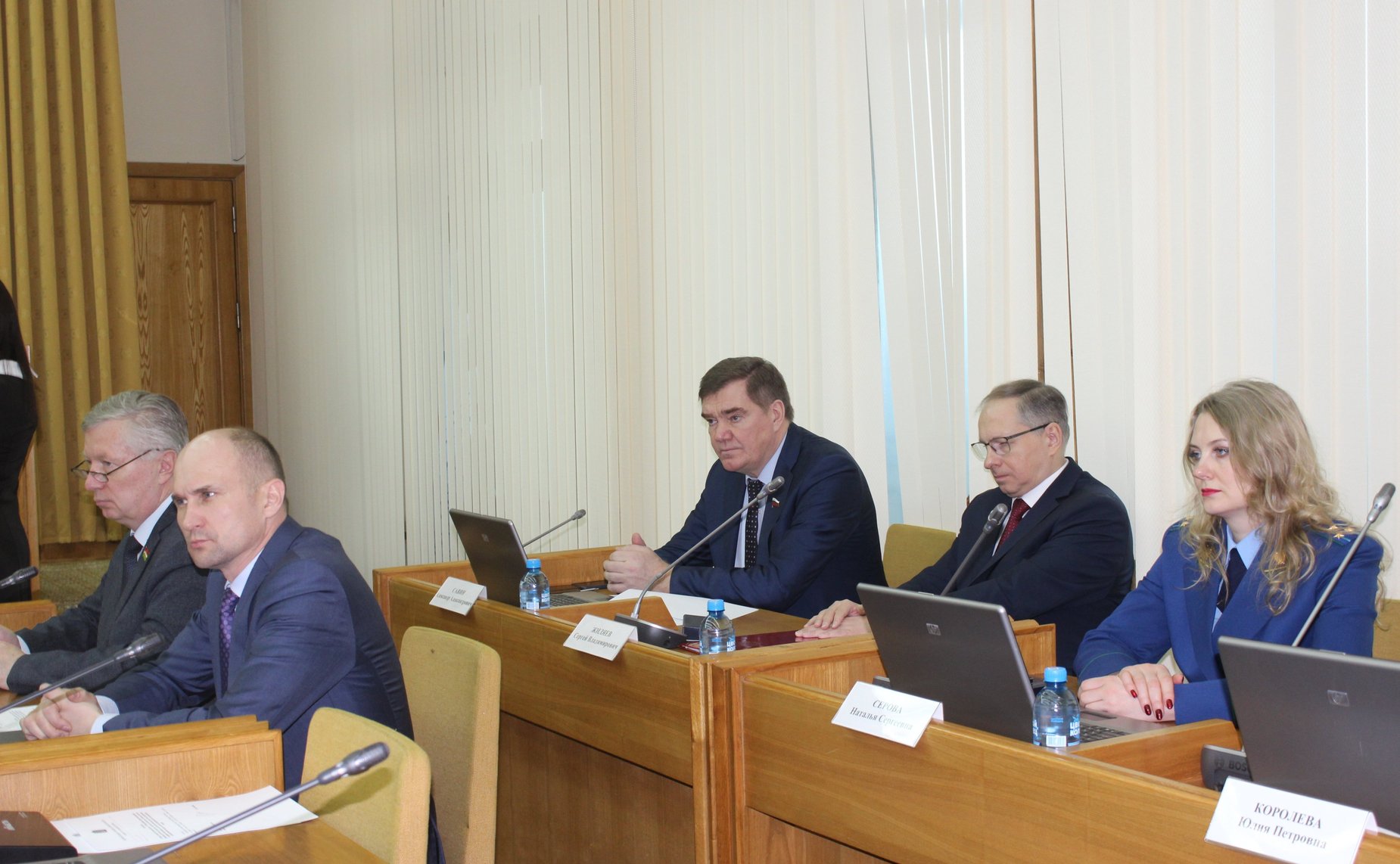 Александр Савин принял участие в заседании Законодательного Собрания региона