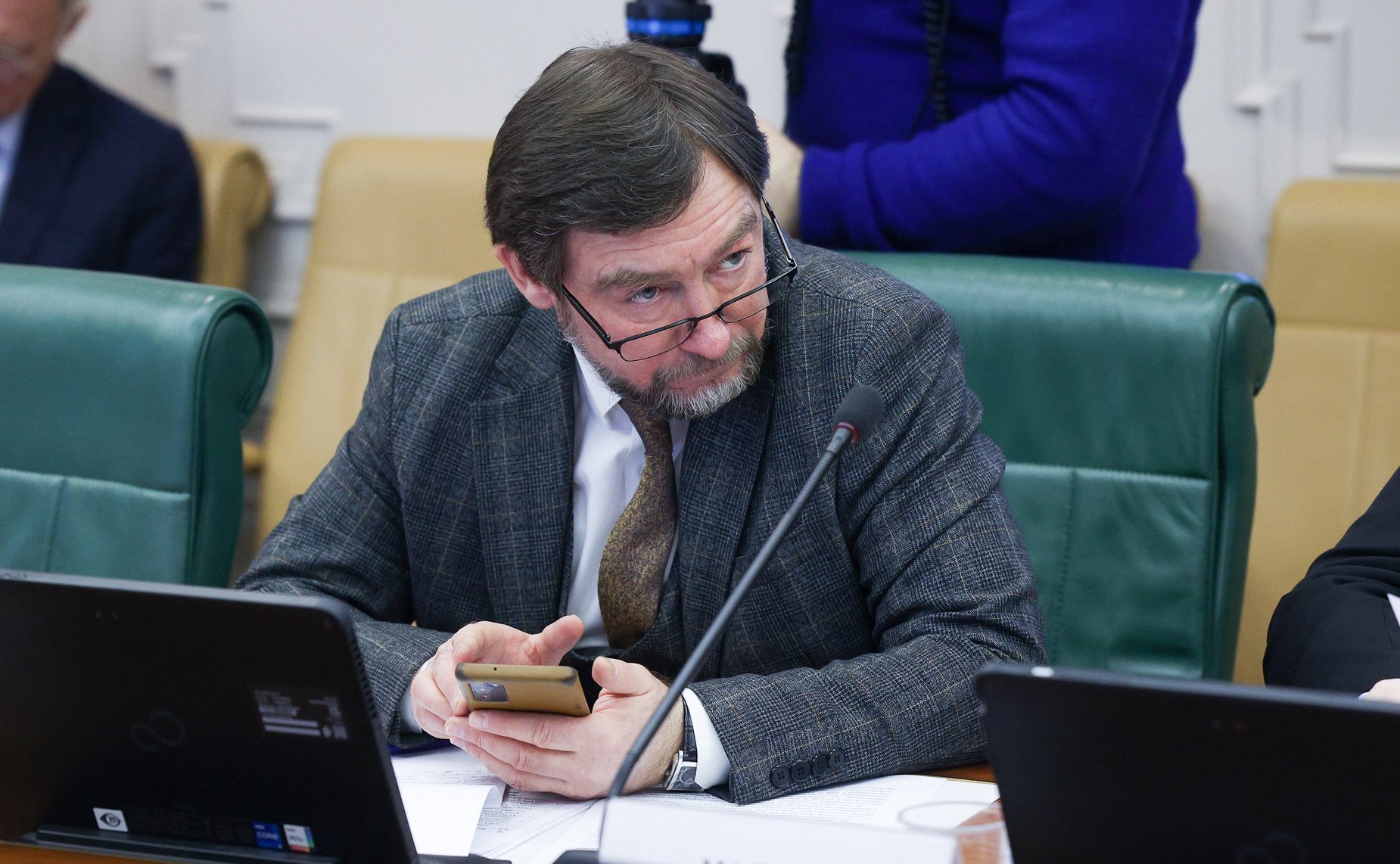 Совещание Комитета СФ по международным делам по вопросам совершенствования практики переселения в Россию соотечественников за рубежом, лиц, разделяющих российские духовно-нравственные ценности, и лиц, представляющих интерес для РФ