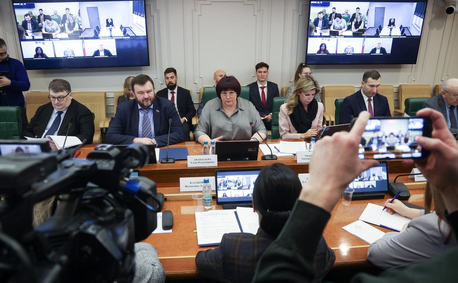 Совещание Комитета СФ по международным делам по вопросам совершенствования практики переселения в Россию соотечественников за рубежом, лиц, разделяющих российские духовно-нравственные ценности, и лиц, представляющих интерес для РФ