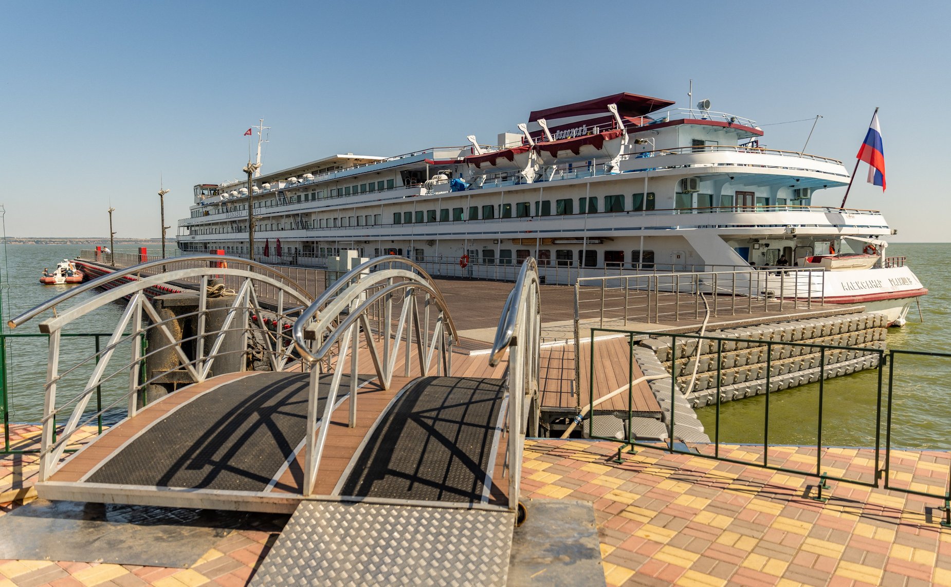 Первый заместитель Председателя СФ Андрей Яцкин в рамках рабочей поездки в Ростовскую область осмотрел объекты социальной и транспортной инфраструктуры, включенные в программу комплексного развития г. Таганрога