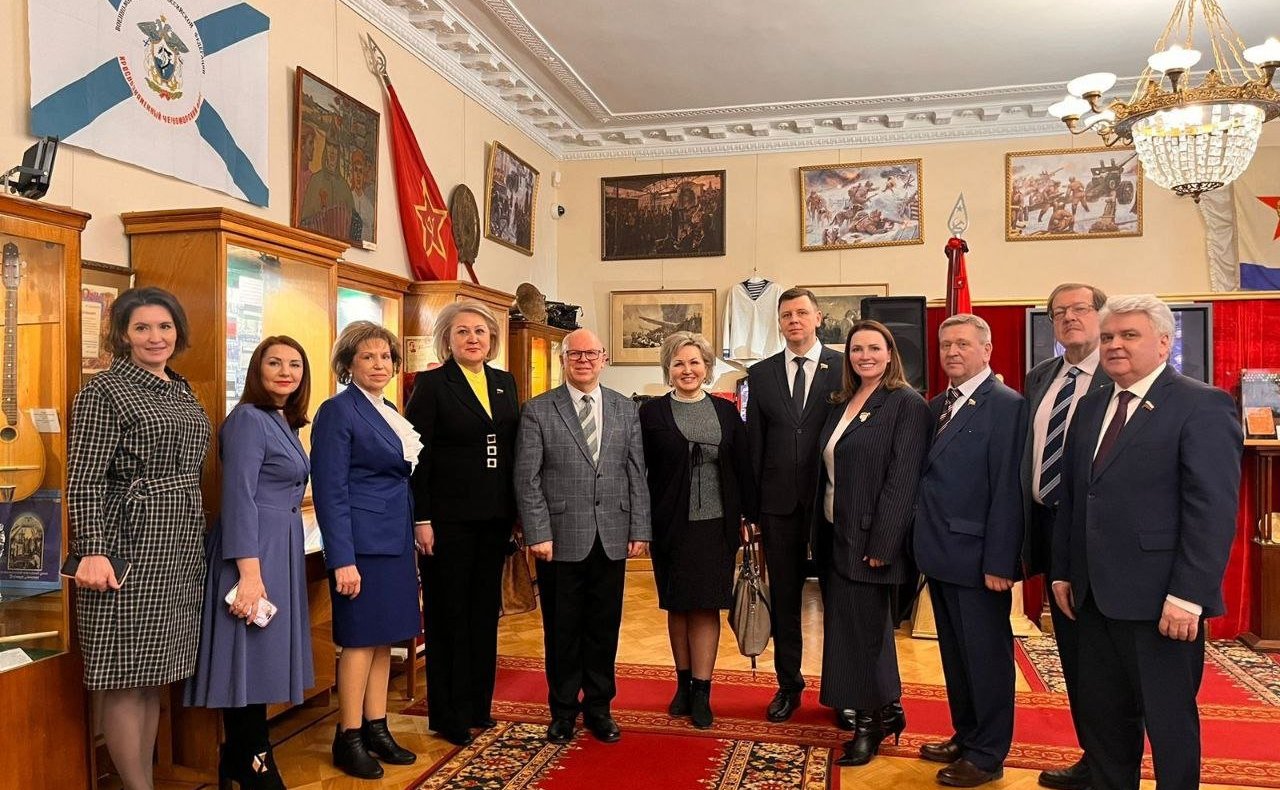 Лилия Гумерова провела совещание на тему «Участие деятелей культуры и искусства в мероприятиях по поддержке участников специальной военной операции»