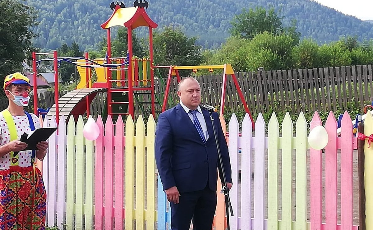Торжественное открытие новой детской игровой площадки, построенной в селе Паспаул Чойского района