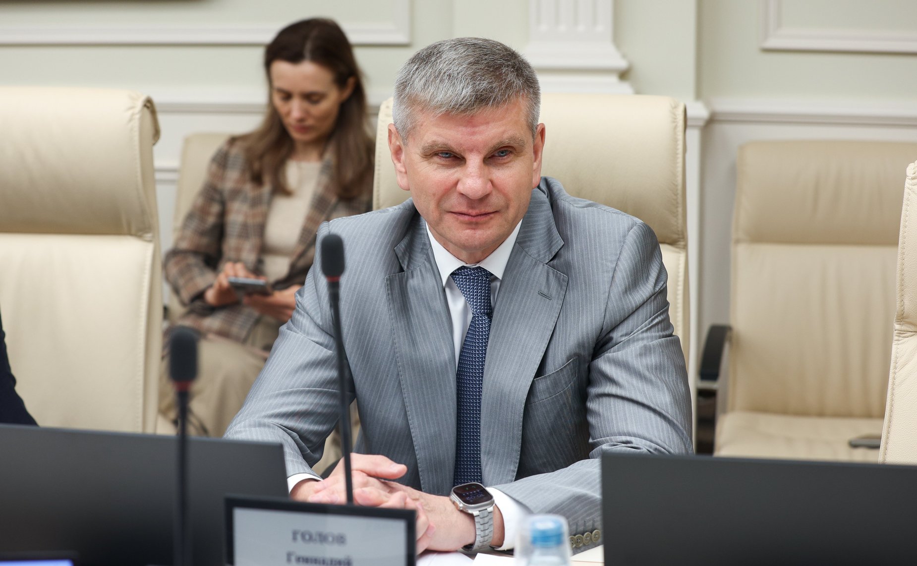 Геннадий Голов