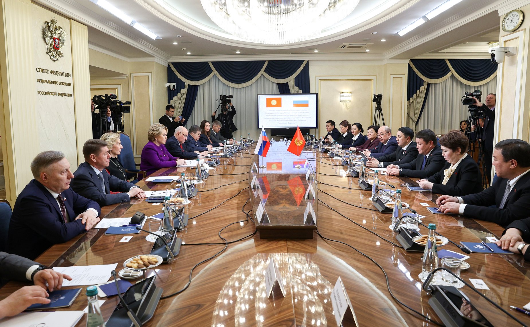 Валентина Матвиенко провела встречу с Председателем Жогорку Кенеша Киргизской Республики Марленом Маматалиевым