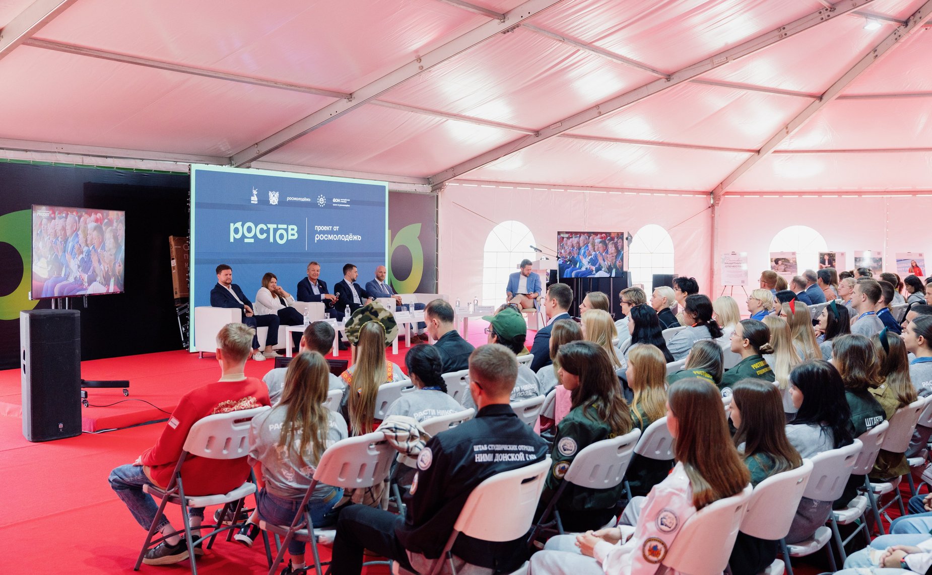 В ходе региональной поездки первый заместитель Председателя СФ Андрей Яцкин посетил ряд объектов и выступил на пленарной дискуссии Всероссийского молодежного образовательного форума «Ростов»