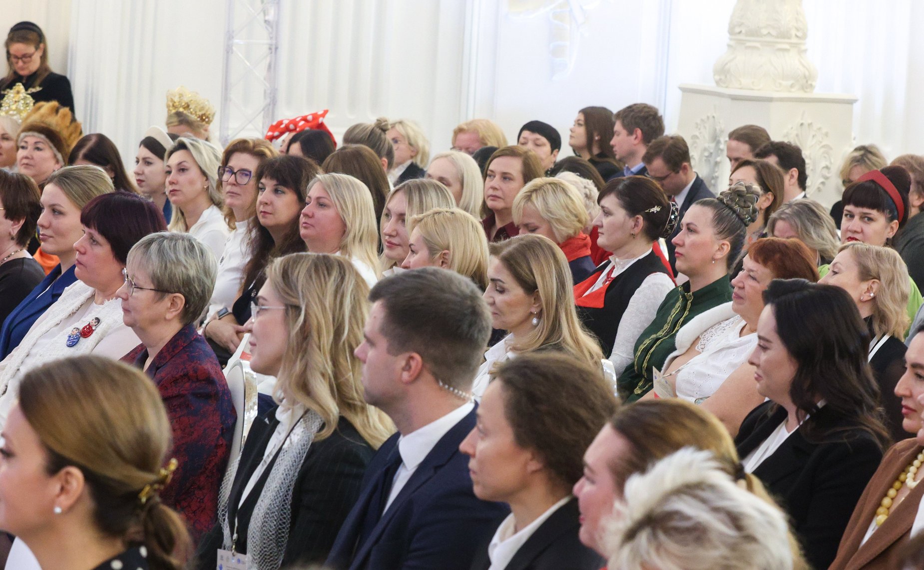 Пленарное заседание международного форума «Женщины за сохранение традиций»