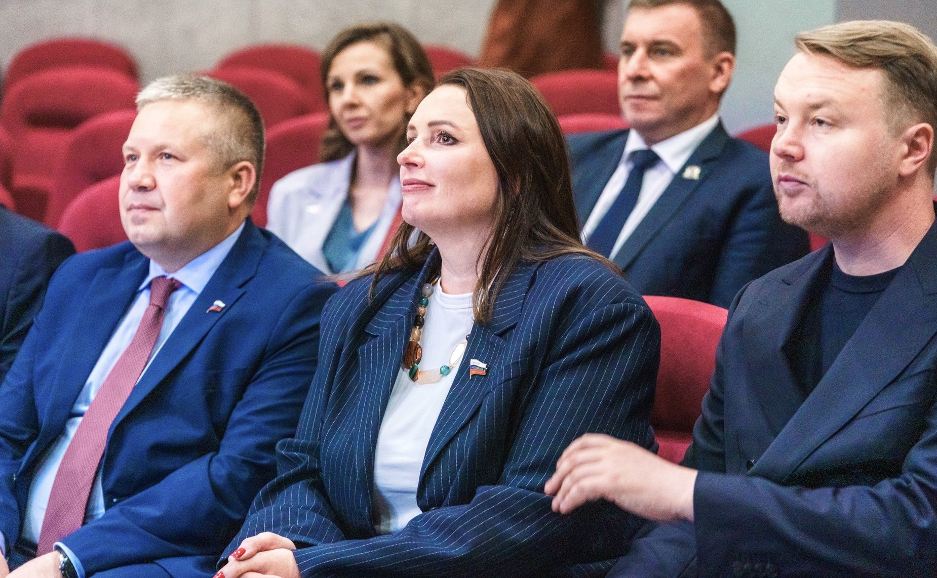 Сенаторы посетили Школу креативных индустрий на базе Окружного Дома народного творчества и Центр народных художественных промыслов и ремесел