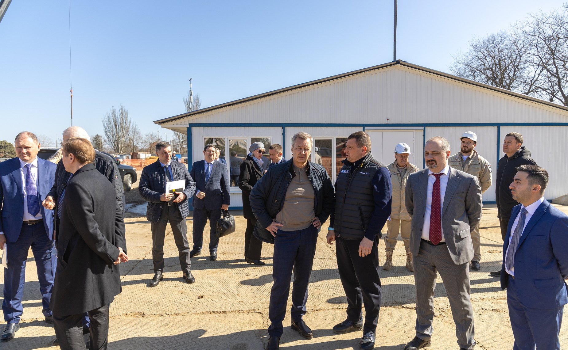 Первый заместитель Председателя СФ Андрей Яцкин в рамках поездки в регион осмотрел ход реконструкция очистных сооружений и строительства Городской больницы скорой медицинской помощи