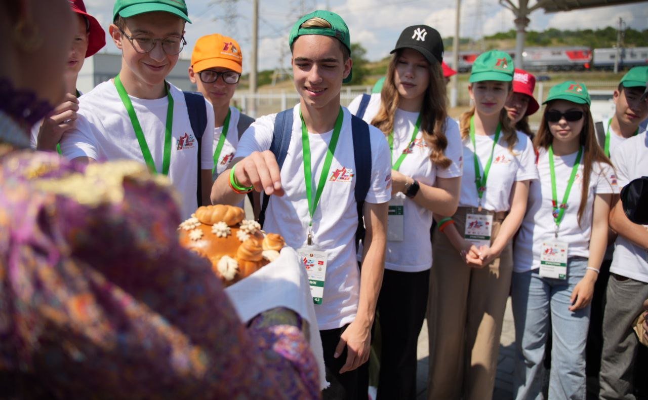 Сергей Горняков приветствовал участников культурно-образовательного проекта «Поезд Памяти» в Волгограде