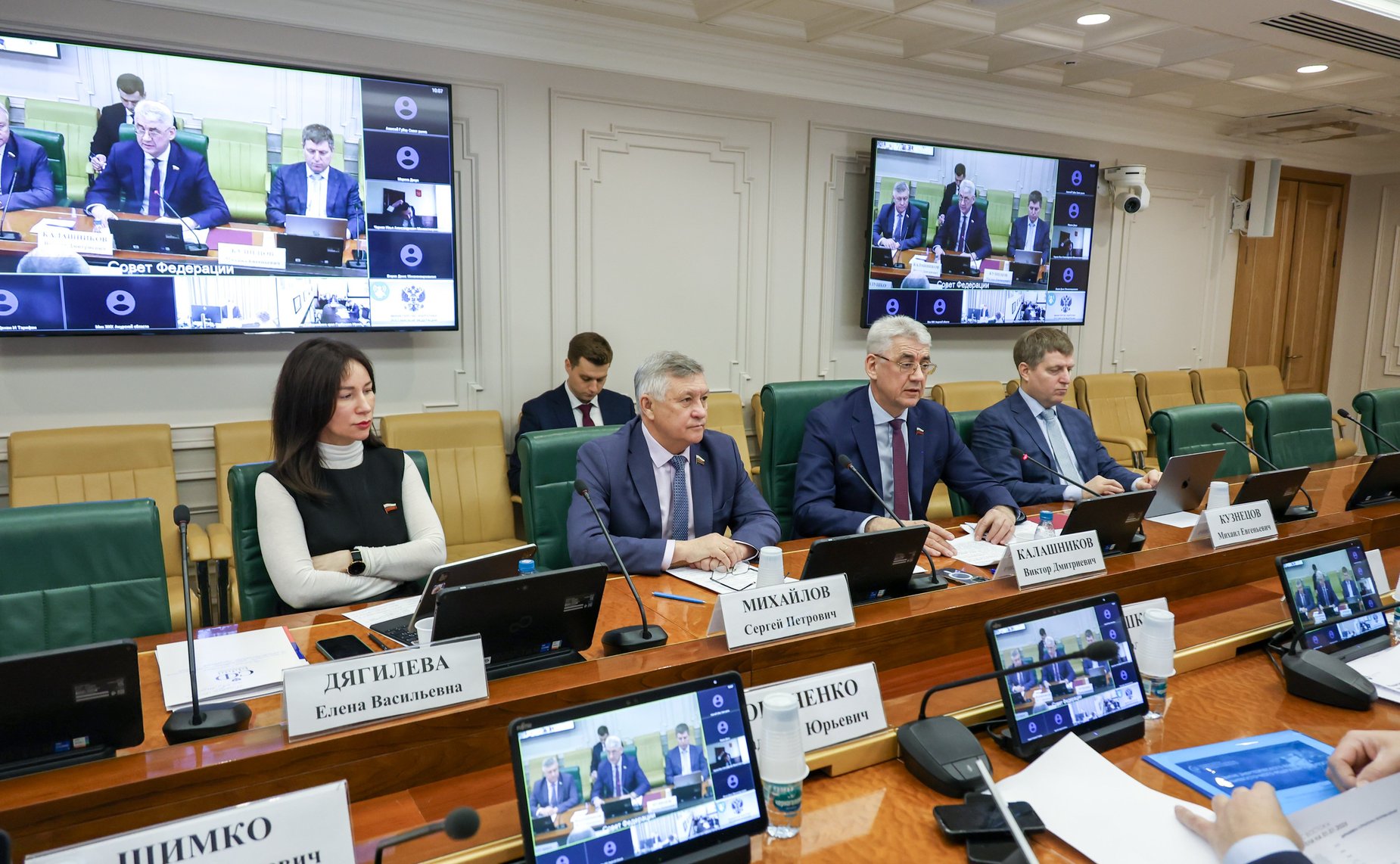 Круглый стол на тему «Сбалансированное развитие энергетического комплекса на территории Дальневосточного федерального округа с учетом перехода на механизмы конкурентного рынка в условиях роста спроса на электрическую энергию»