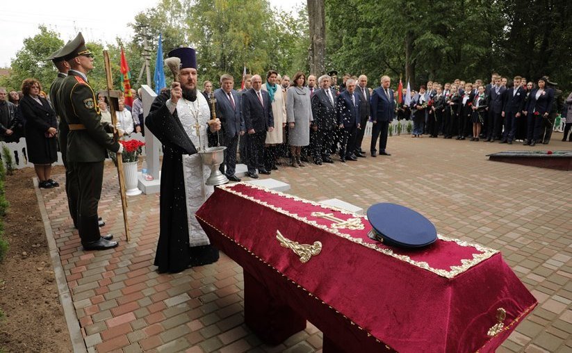 Алексей Кондратенко и Владимир Бекетов приняли участие в церемонии захоронения останков советского летчика в Республике Беларусь