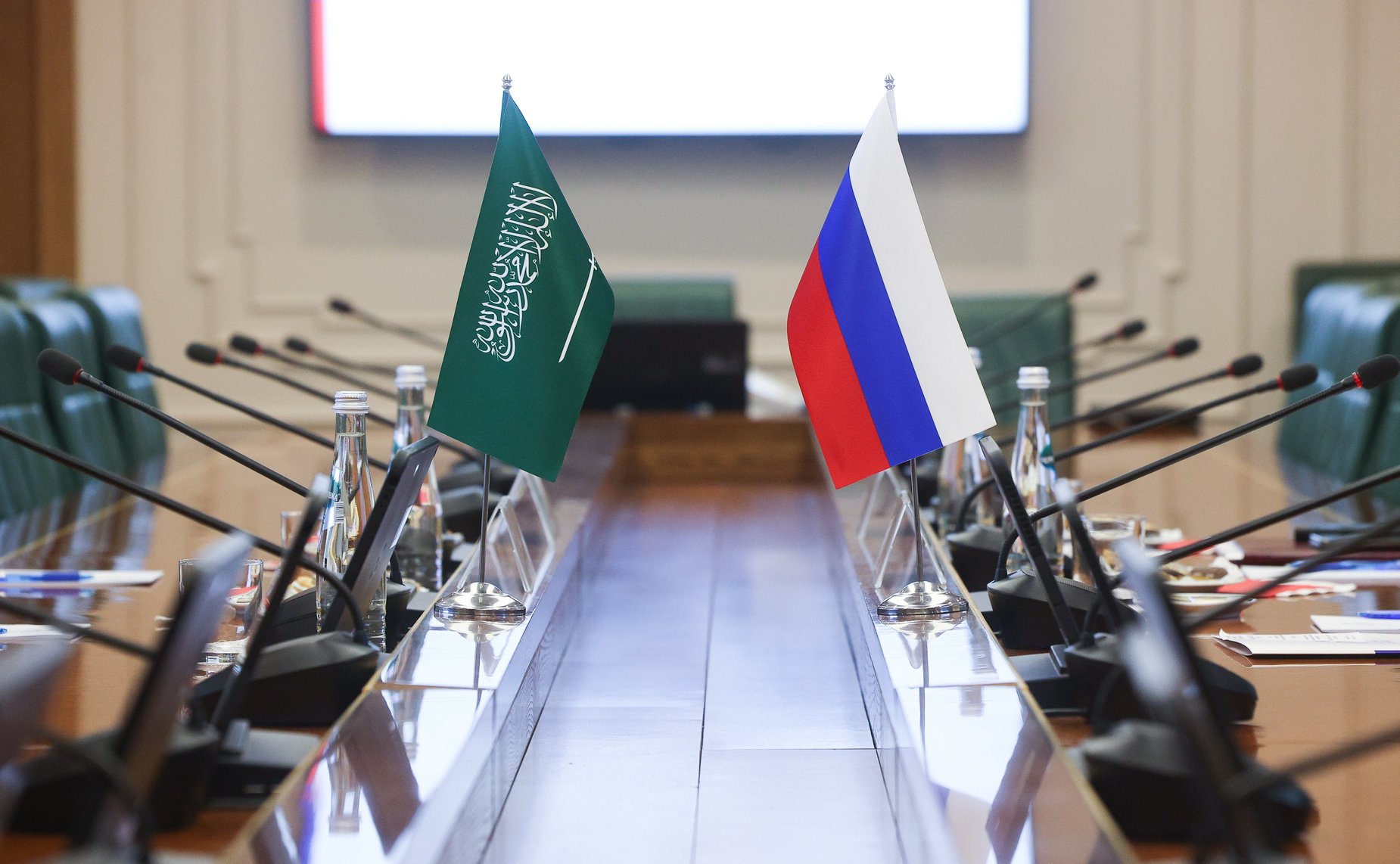 Встреча председателя Комитета СФ по международным делам Григория Карасина с Чрезвычайным и Полномочным Послом Королевства Саудовская Аравия в Российской Федерации Сами Бен Мухаммедом Абдаллой Аль-Садханом