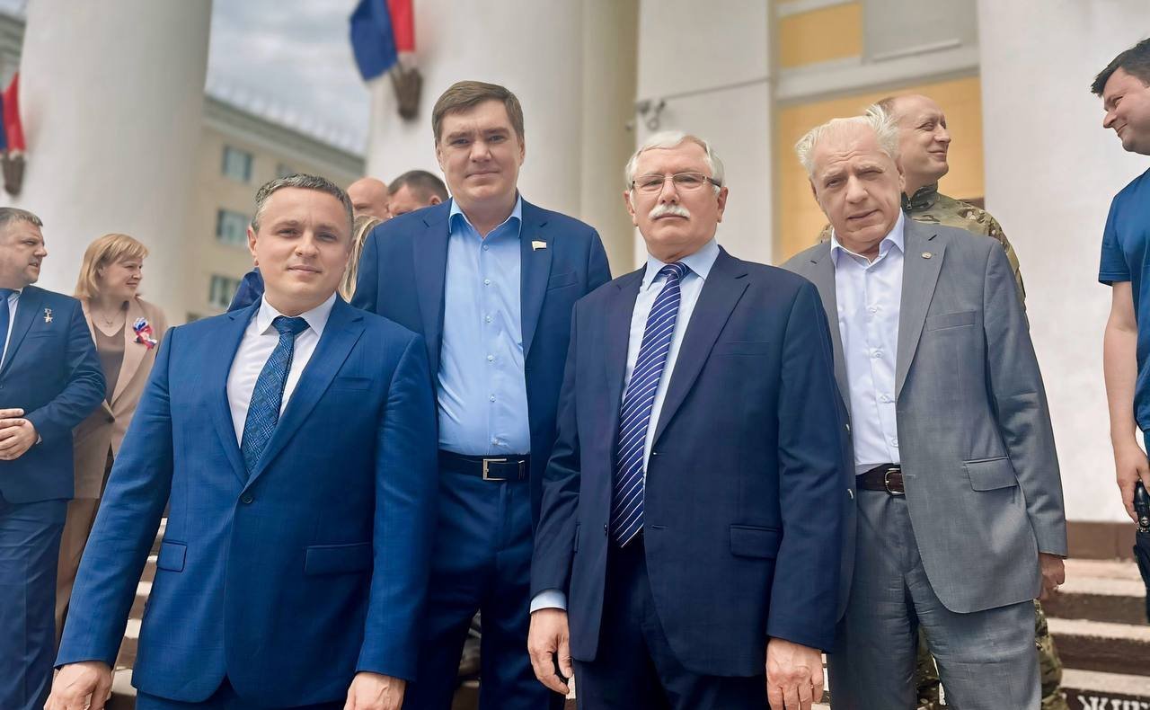 Александр Савин в ходе поездки в регион принял участие в торжественных мероприятиях, посвященных Дню России