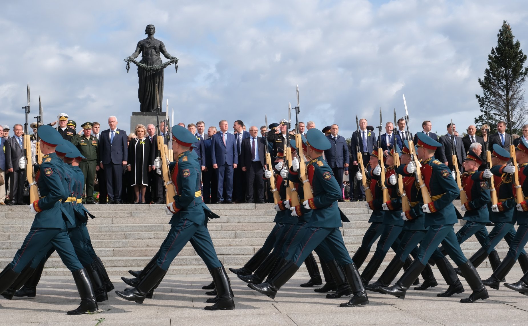 В. Матвиенко приняла участие в торжественной траурной церемонии на Пискаревском мемориальном кладбище