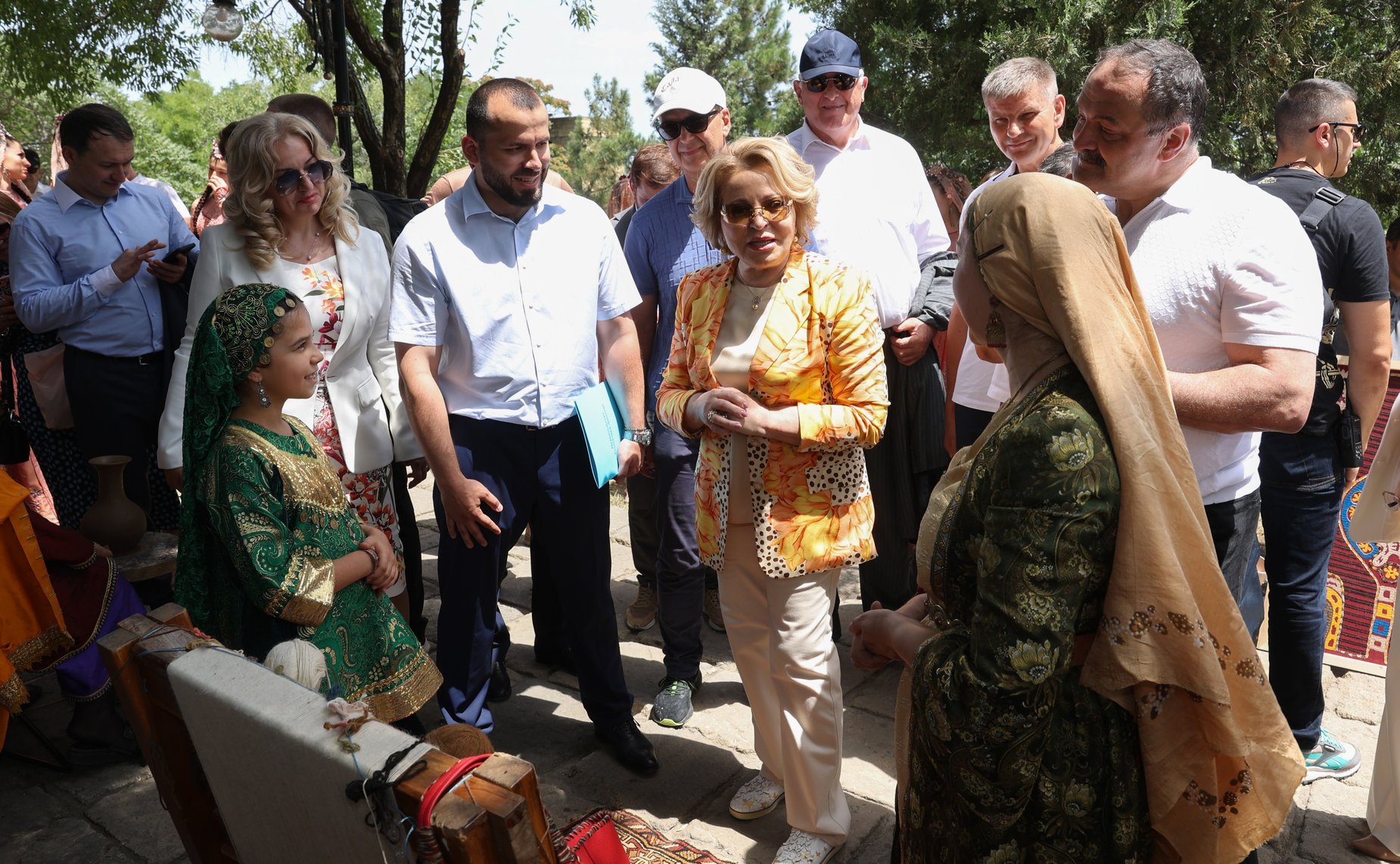 Валентина Матвиенко осмотрела выставку народно-художественных промыслов в Дербенте