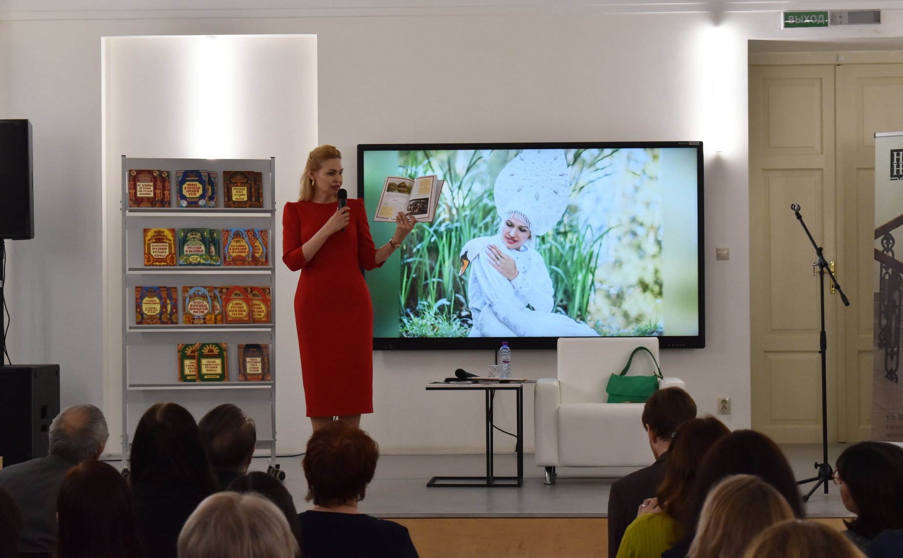 Александр Вайнберг открыл в Нижнем Новгороде выставку «Удивительная Русь»