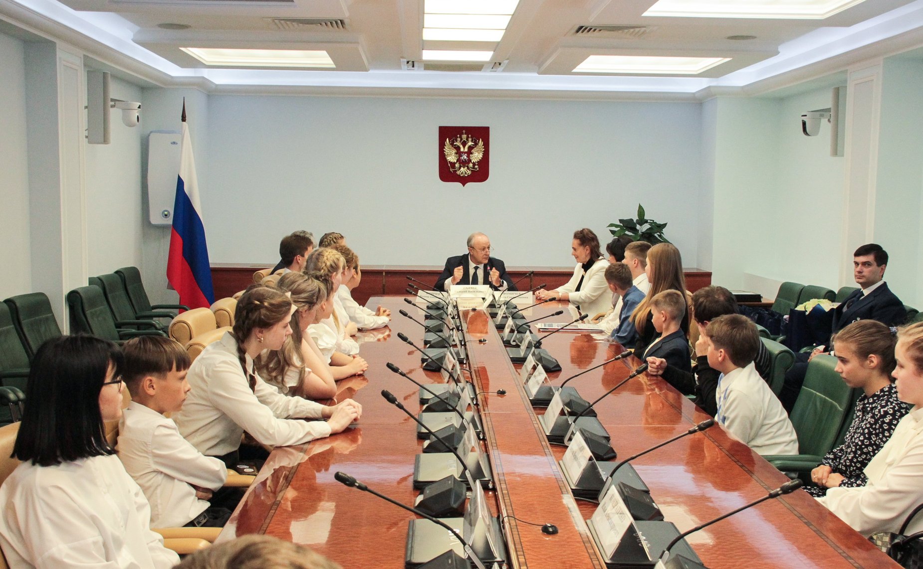 Валерий Радаев наградил победителей седьмого Всероссийского школы-конкурса «Портрет твоего края» 2023 года из Саратовской области и г. Москвы