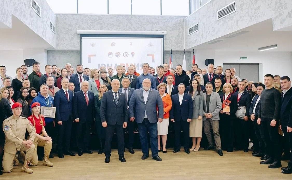 Юрий Валяев принял участие в торжественной церемонии награждения победителей Смотра-конкурса региональных отделений Всероссийского детско-юношеского военно-патриотического общественного движения «ЮНАРМИЯ»