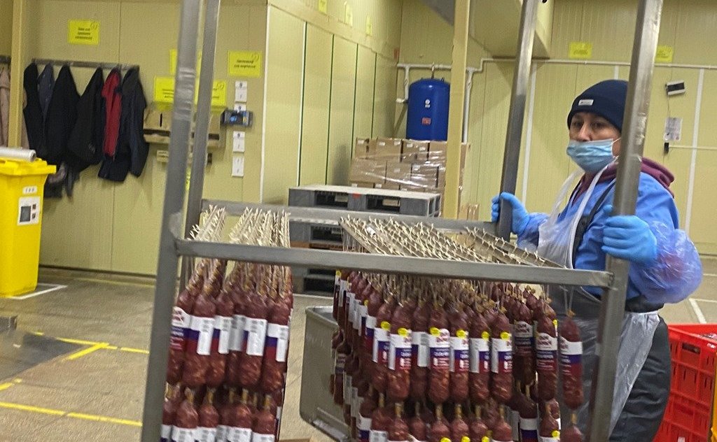 Олег Алексеев в ходе работы в регионе осмотрел цеха и стройплощадку местного мясокомбината