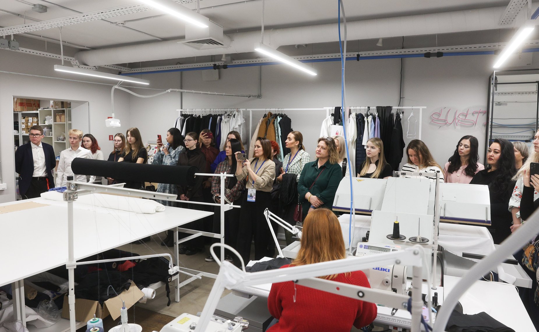 Экскурсия по пространству RASKROI. IV Международный форум «Содружество моды»