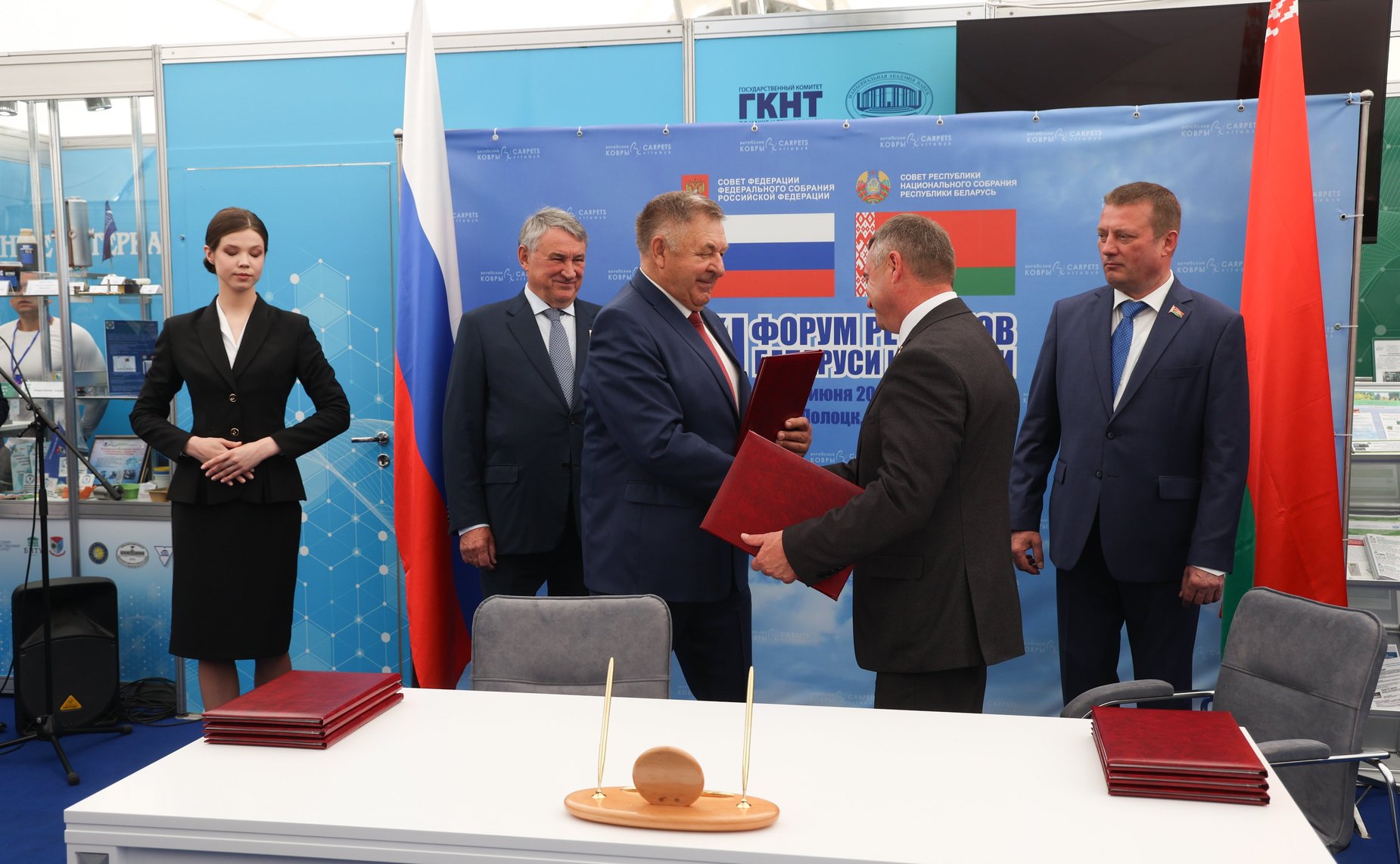 В присутствии заместителя Председателя СФ и заместителя Председателя Совета Республики было подписано 7 соглашений между областями Республики Беларусь и субъектами РФ