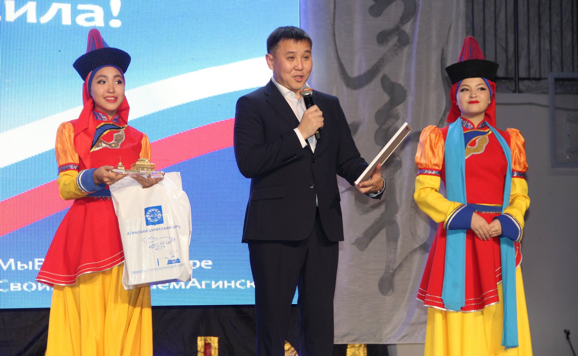 Баир Жамсуев принял участие в прошедшем в регионе благотворительном концерте в поддержку участников спецоперации