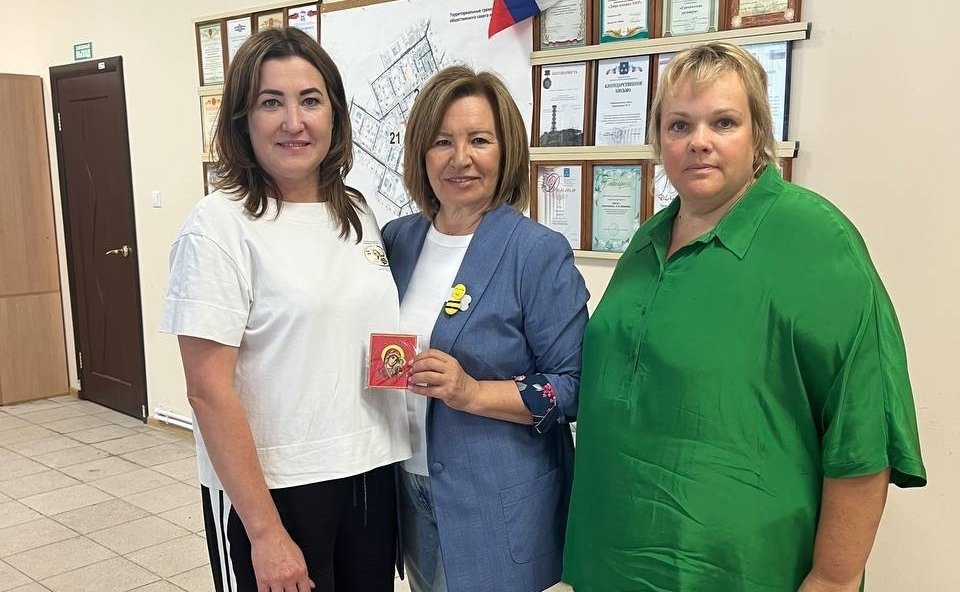 Марина Сидухина посетила добровольческое волонтерское движение «Всё для Фронта! Всё для Победы!» в Новокуйбышевске