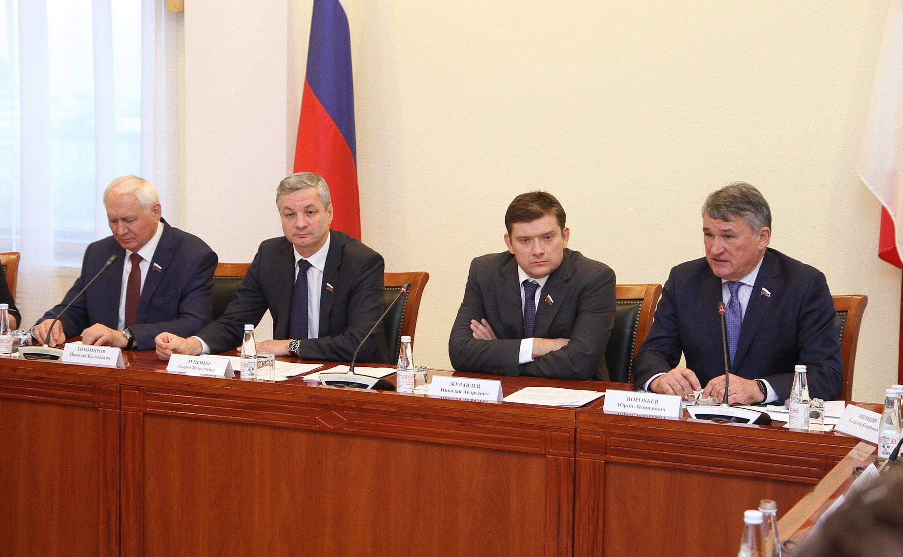 Заседание Дискуссионного клуба Молодежного парламента Вологодской области на тему «Бюджет региона: стабильный фундамент динамичного развития»