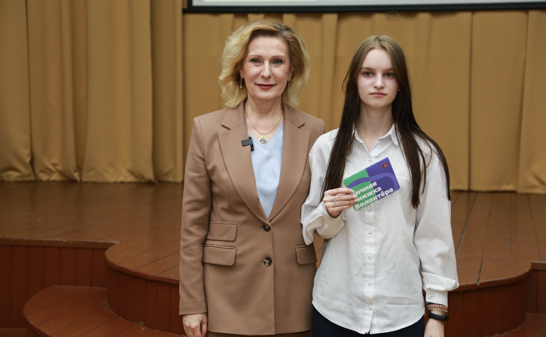 Заместитель Председателя Совета Федерации Инна Святенко провела для старшеклассников школы № 2087 «Открытие» урок «Разговор о важном»