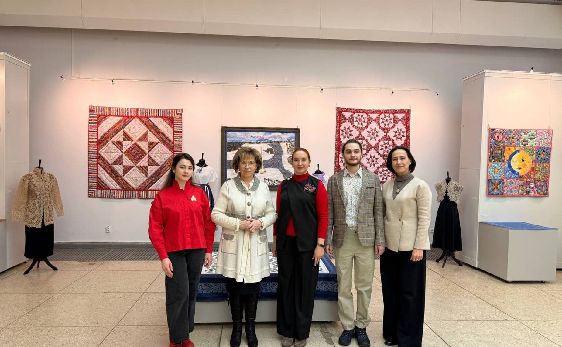 Людмила Скаковская посетила выставку работ победителей регионального конкурса мастеров-любителей декоративно-прикладного искусства «Губерния мастеровая»