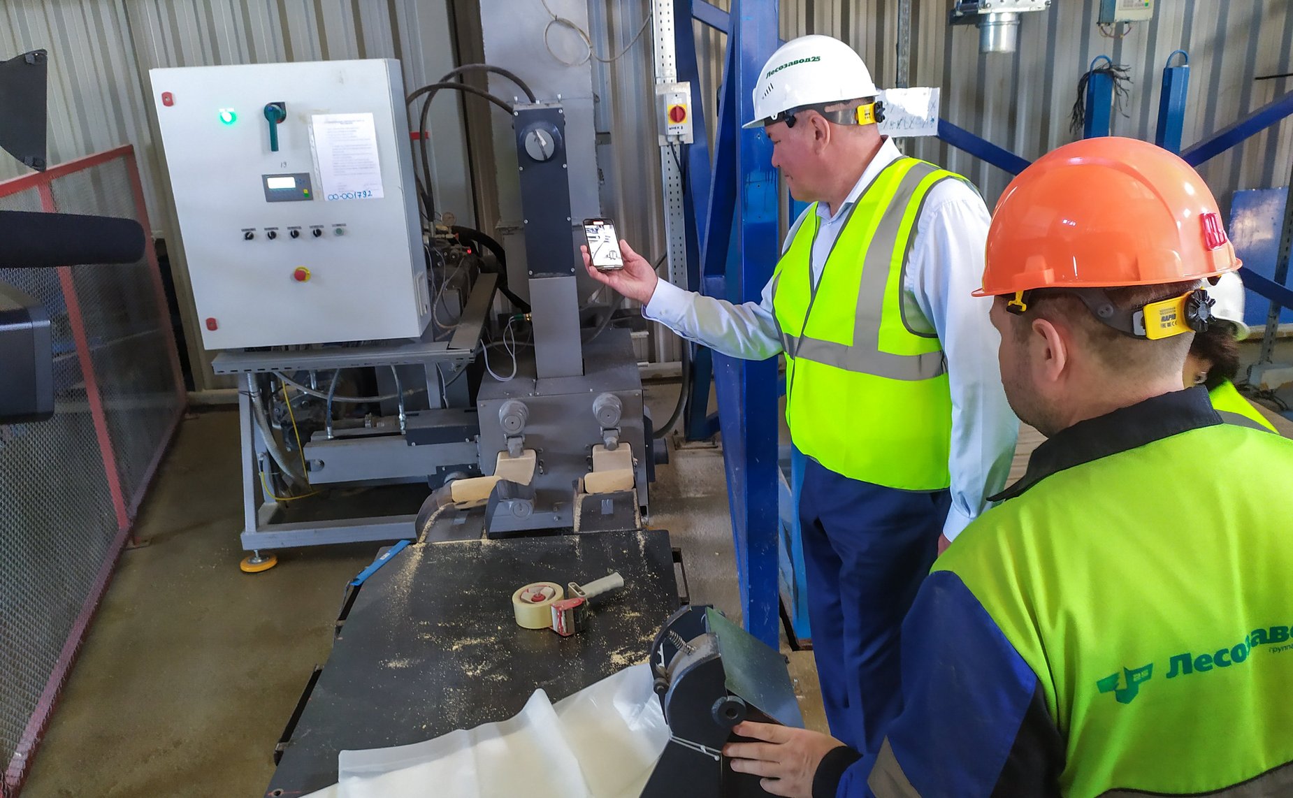 В рамках работы Совета по вопросам развития лесного комплекса сенаторы посетили ряд производственных объектов на территории Архангельской области