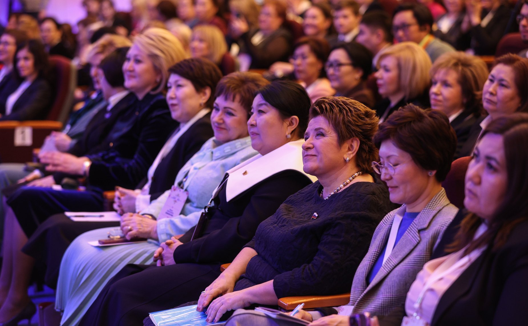 Пленарное заседание Первого Российско-Киргизского женского форума «Диалог женщин России и Кыргызстана во имя будущего»