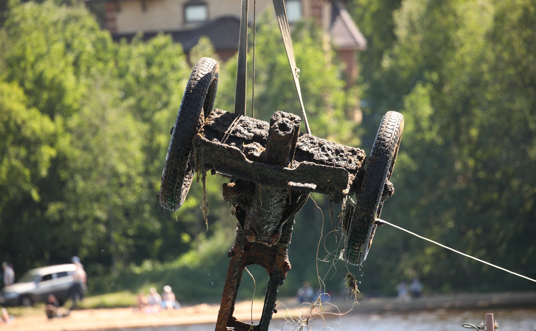 Сенаторы приняли участие в торжественной церемонии поднятия со дна Невы в районе Невского пятачка полковой пушки, затонувшей в ходе боев 1941 года