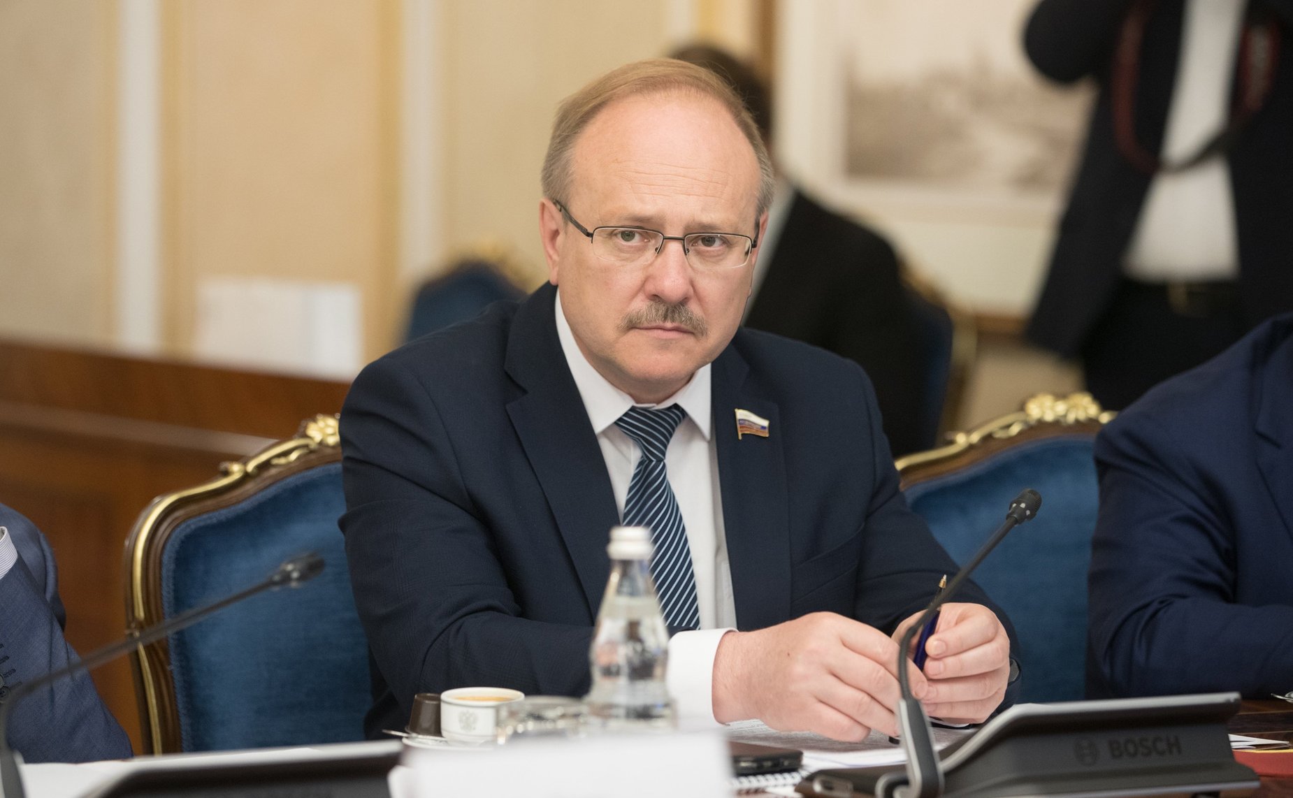 В. Иконников