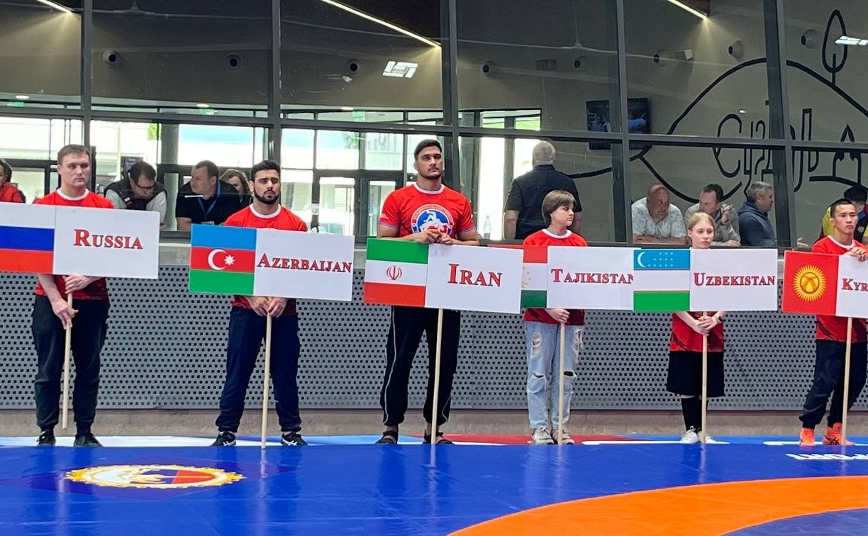 Андрей Шохин принял участие в церемонии открытия соревнований. Памятное событие собрало сослуживцев Героя России, представителей областной власти, силовых ведомств и спортивной общественности, именитых борцов