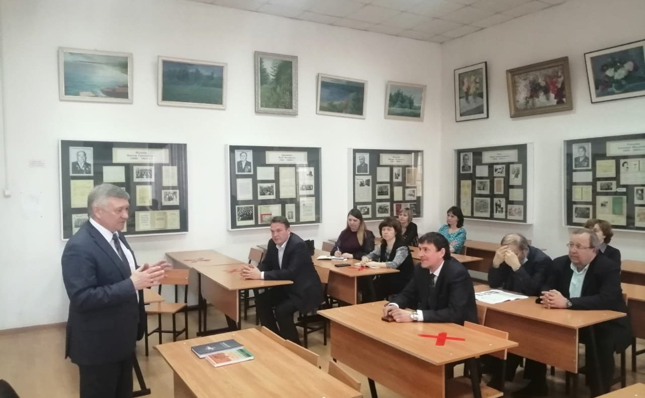 Сергей Михайлов провел рабочее совещание с педагогическим научным сообществом Читы по созданию единого учебника для казачьего образования