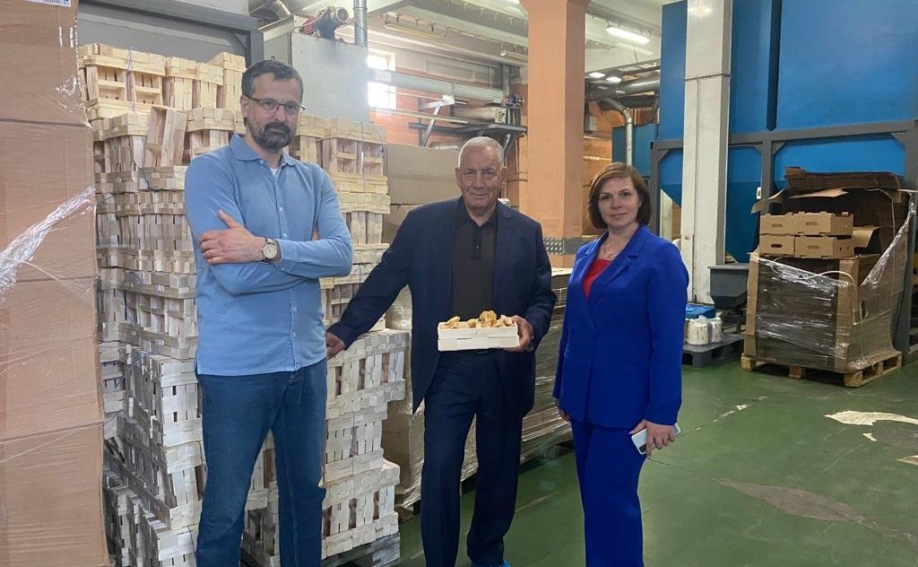 Сергей Митин посетил производство по переработке дикоросов