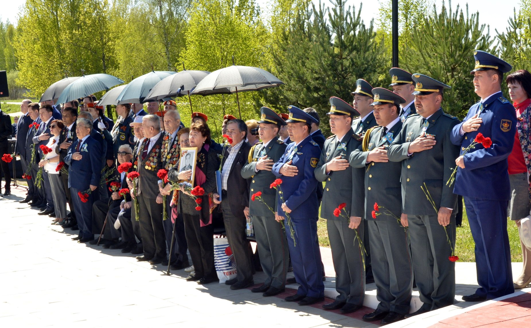 Торжественная церемония передачи городу Ржеву памятника «Мемориальный комплекс воинам-казахстанцам 100-й и 101-й отдельных стрелковых бригад»