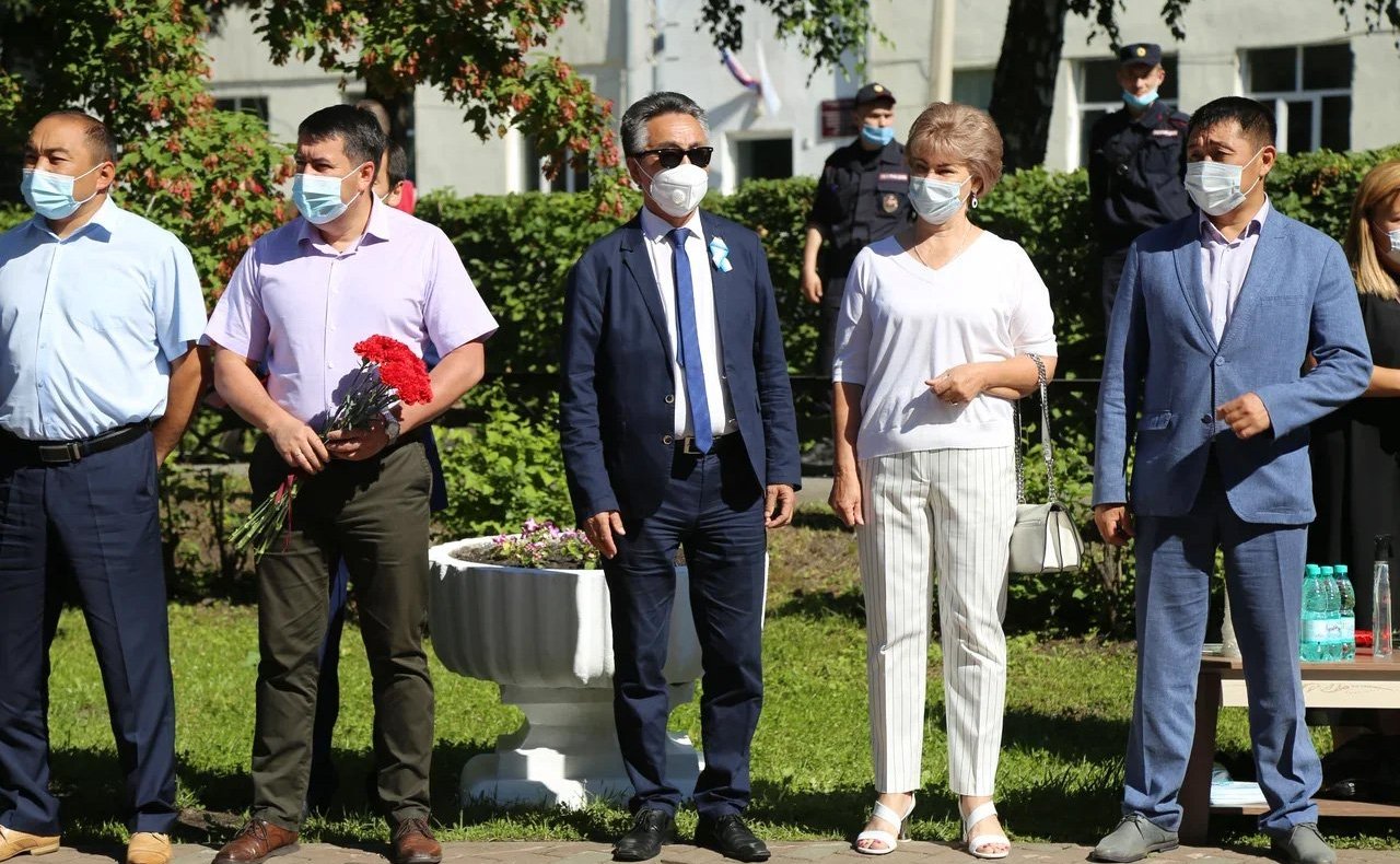 Татьяна Гигель приняла участие в открытии памятника первому главе Республики — председателю Горно-Алтайского облисполкома, председателю Государственного Собрания – Эл Курултай Валерию Чаптынову