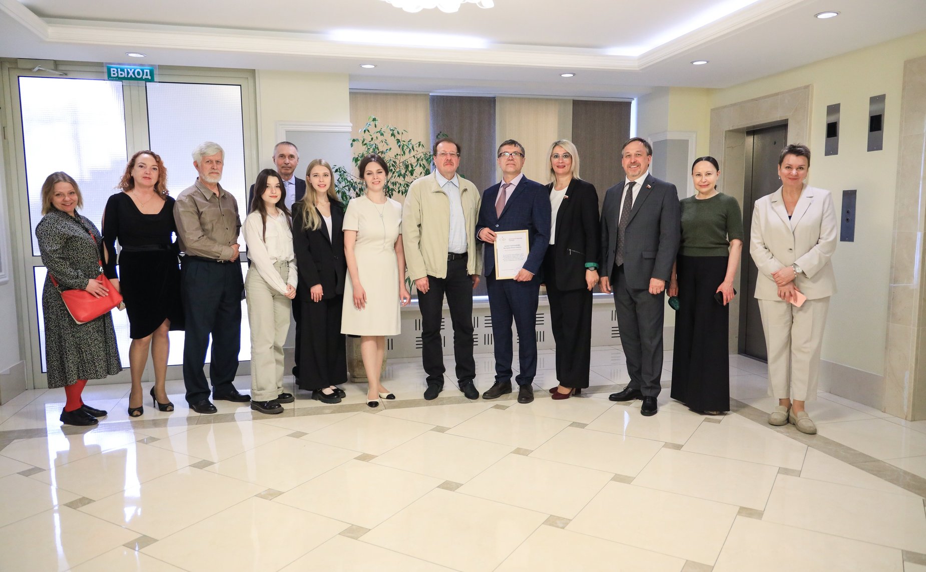 Открытие в Совете Федерации выставки художника Валерия Константинова «Россия негасимый свет»