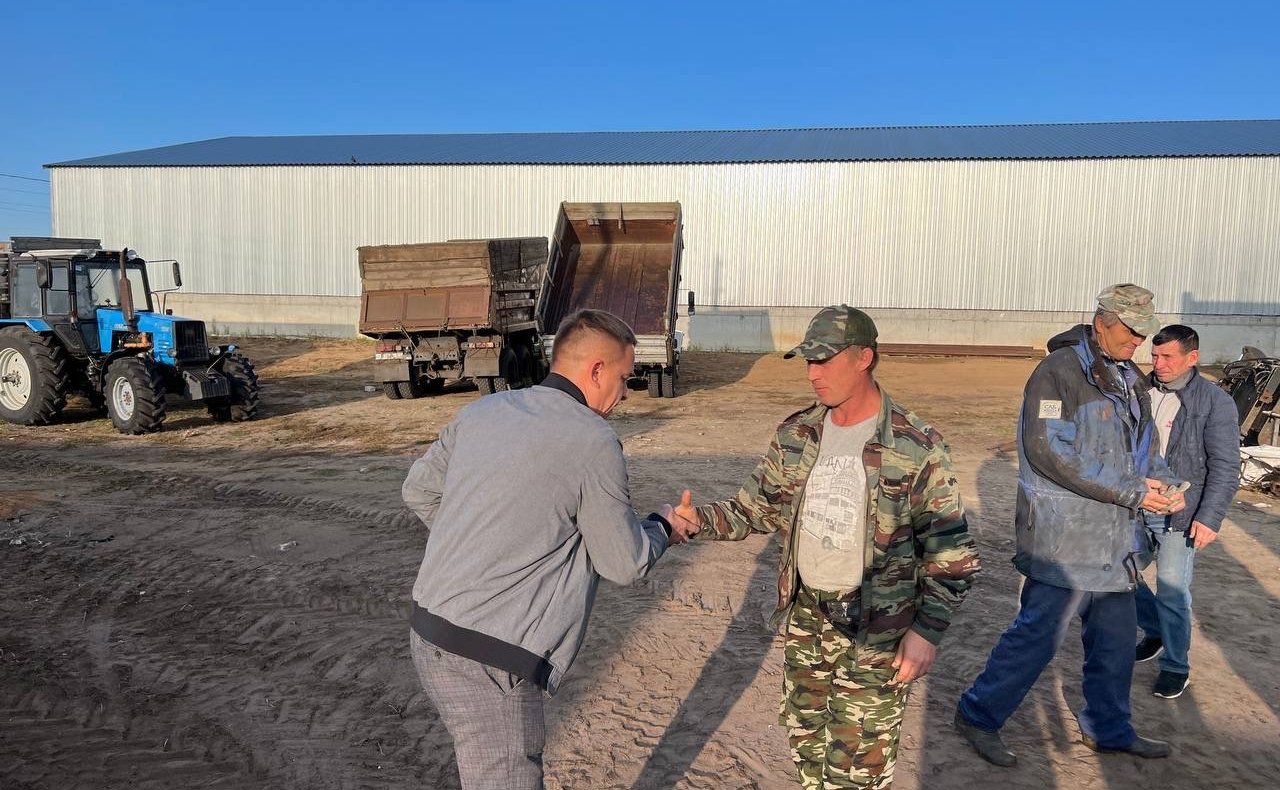 Айрат Гибатдинов в преддверии Дня работника сельского хозяйства и перерабатывающей промышленности посетил ряд агропромышленных предприятий Ульяновской области