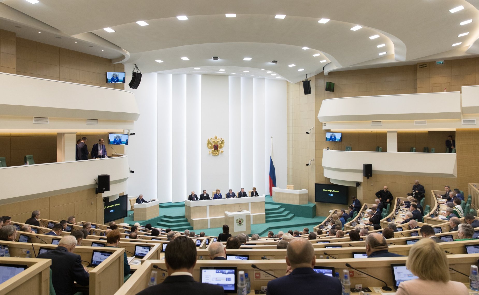 Зал заседаний на 421-м заседании Совета Федерации