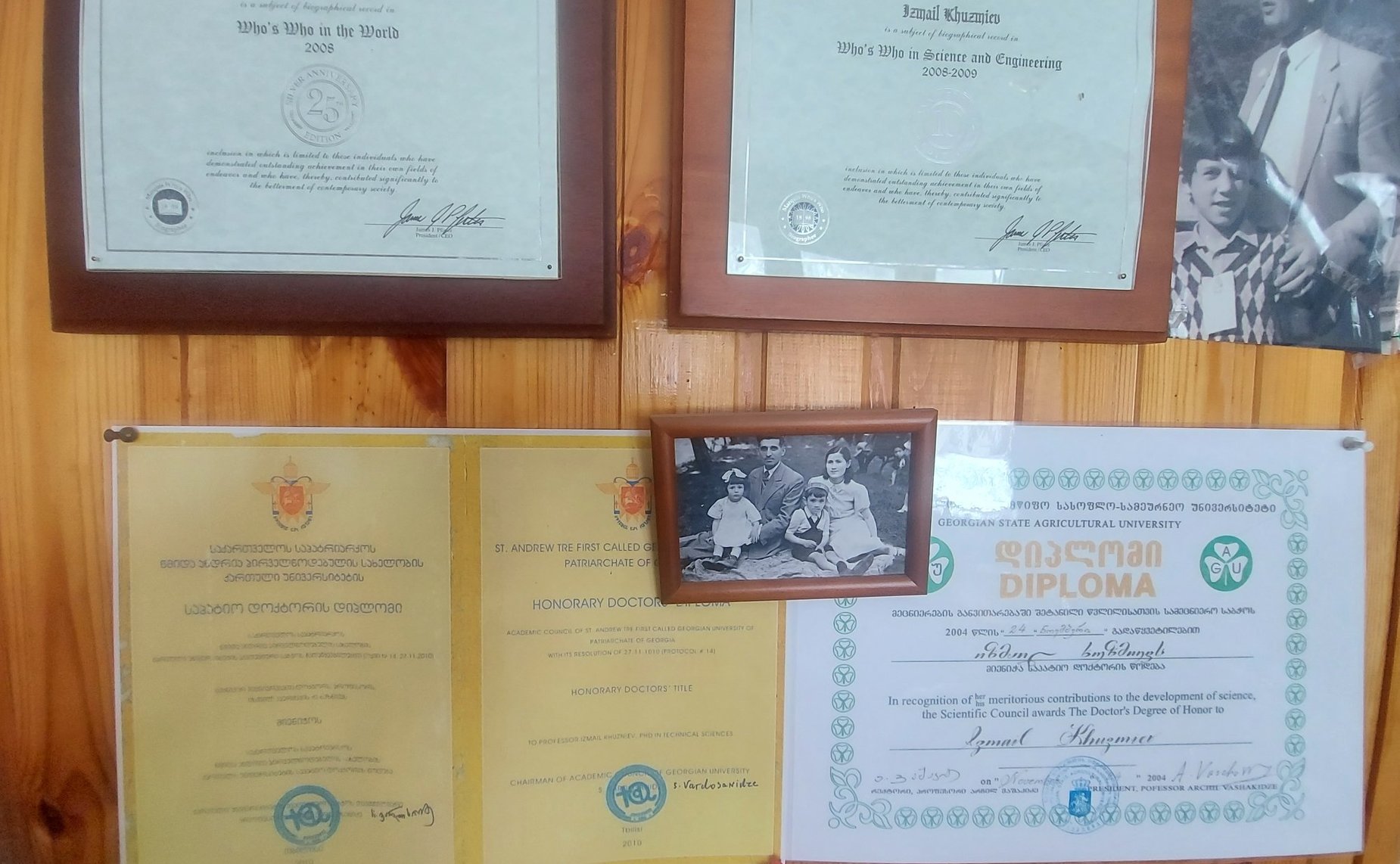 Виталий Назаренко поздравил с Днем российской науки 87-летнего профессора Измаила Хузмиева