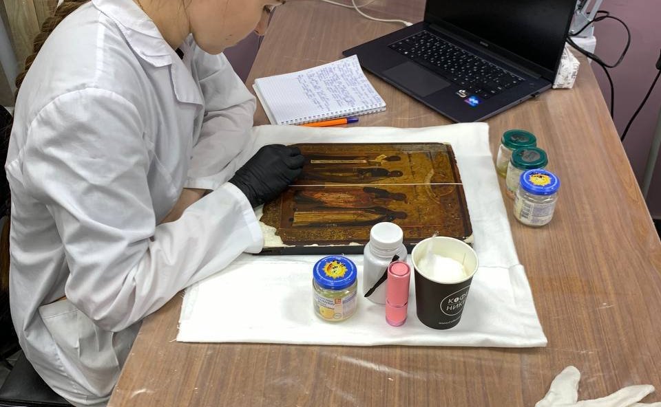 Андрей Шохин посетил Владимирский государственный университет имени А.Г. и Н.Г. Столетовых и познакомился с ходом реставрации икон из Луганска