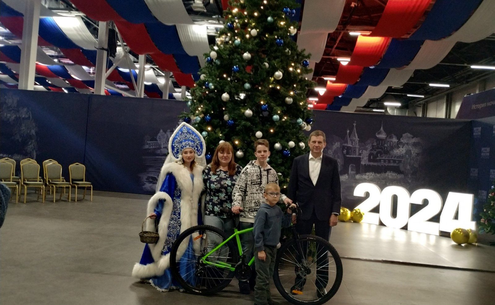 Андрей Епишин исполнил новогоднее пожелание 14-летнего Данилы из поселка Восток, который мечтал о горном велосипеде