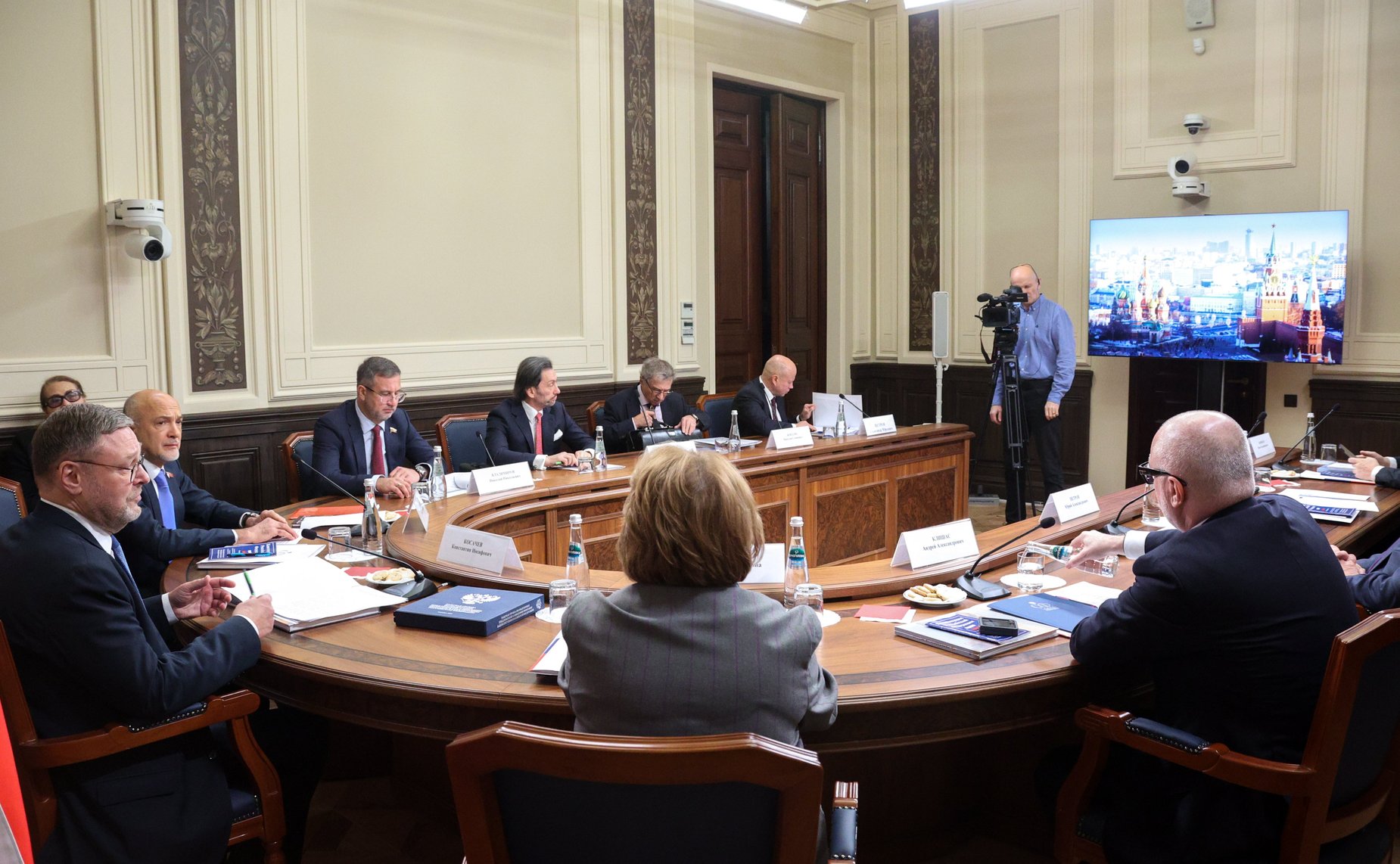 Круглый стол Комитета Совета Федерации по конституционному законодательству и государственному строительству «Роль Конституции в истории государств и народов»