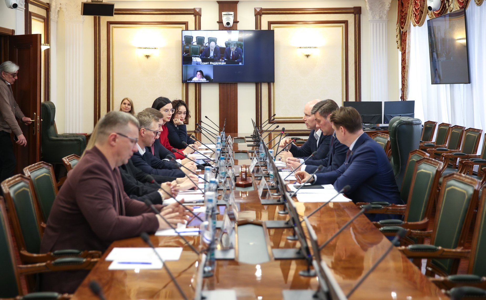 Совещание Комитета СФ по Регламенту и организации парламентской деятельности «Защита прав интересов потребителей в условиях современной торговли в городской среде»