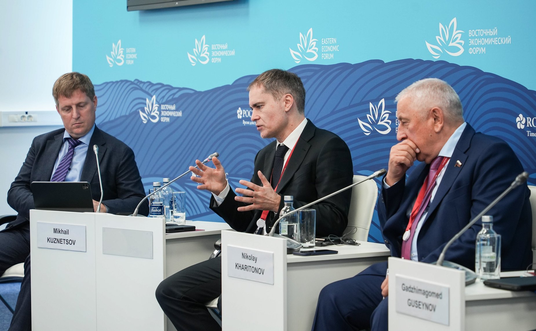 Сессия «Система управления северным завозом: новая реальность». Сенаторы принимают участие в VIII Восточном экономическом форуме