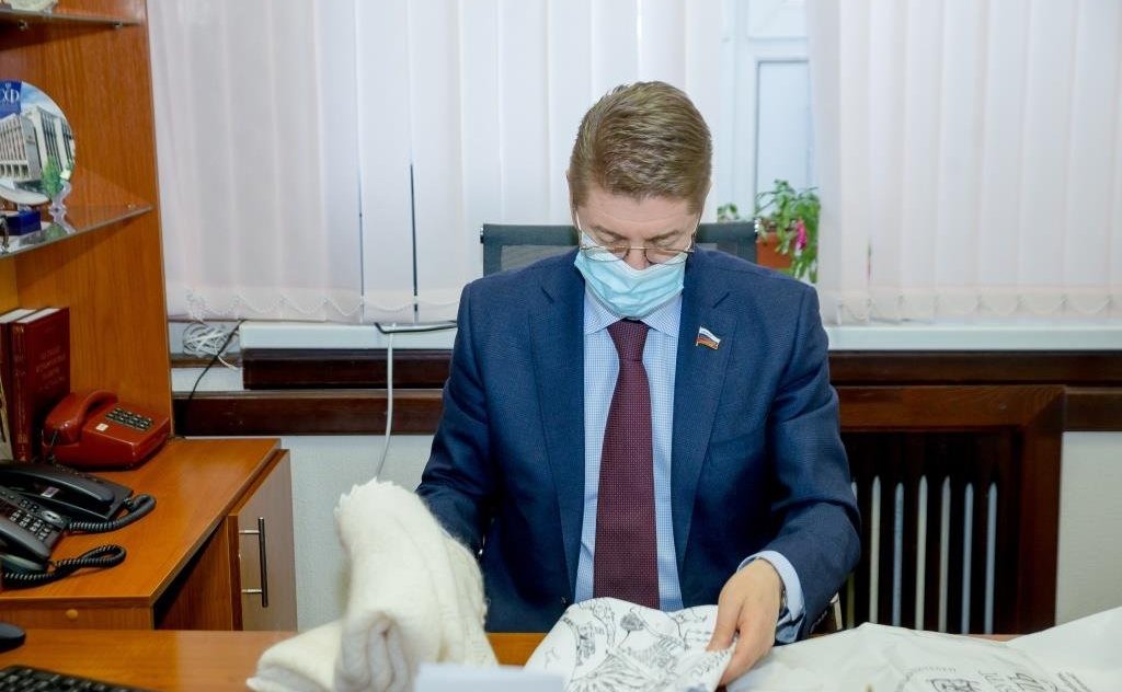 Андрей Шевченко провел встречу с руководством компании, деятельность которой направлена на сохранение и развитие пуховязального промысла в области